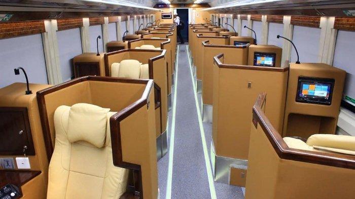 Foto tempat duduk Kereta Luxury Sleeper Taksaka 82L