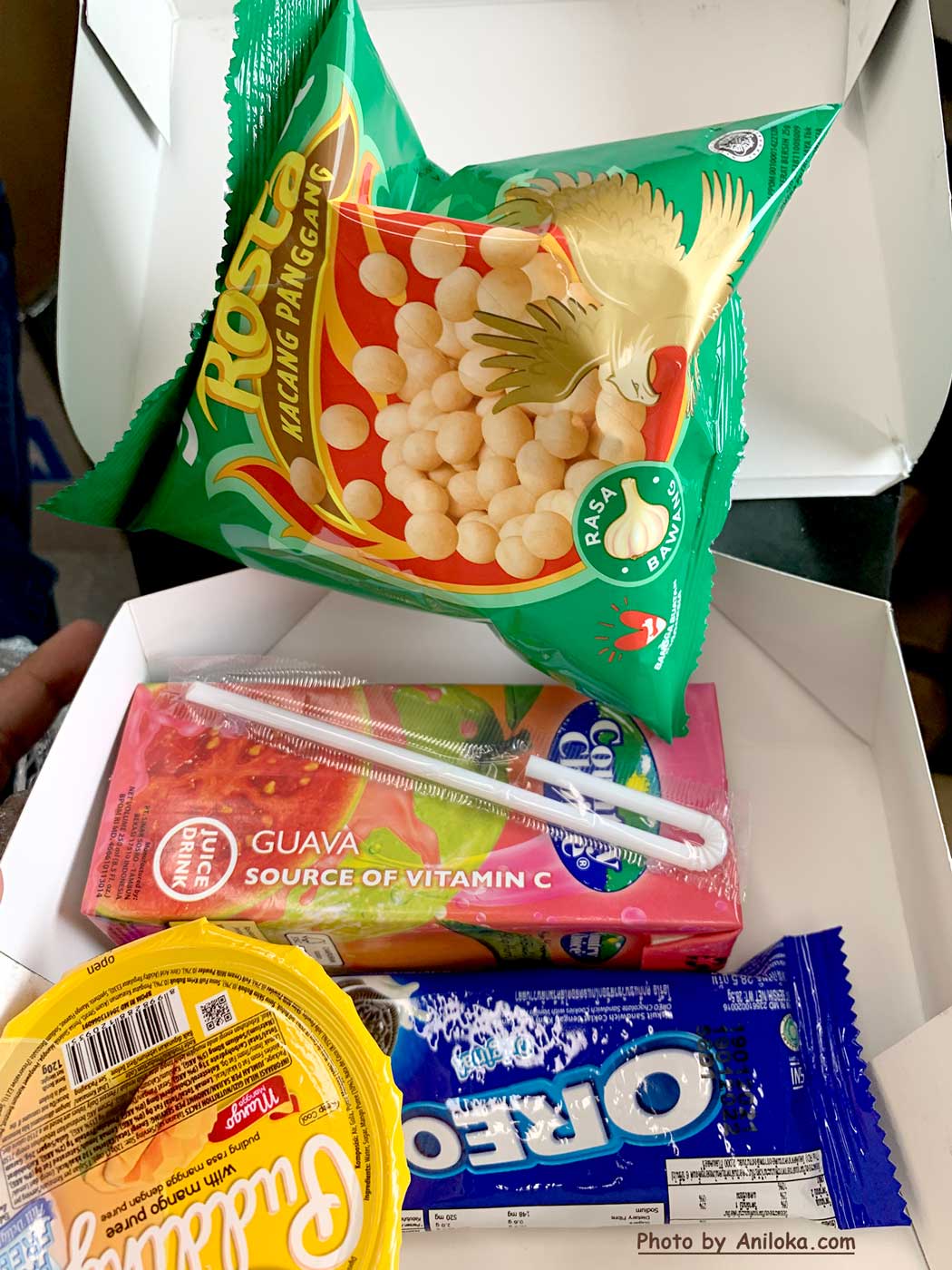 Isi snack box Kereta Luxury Sleeper Taksaka 82L