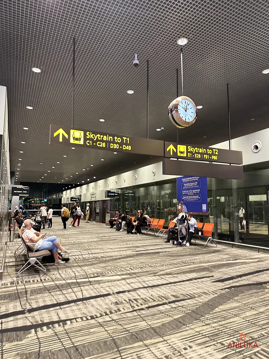 Skytrain Area Terminal 3 Changi Airport Singapore, transfer to Terminal 2 and Terminal 1